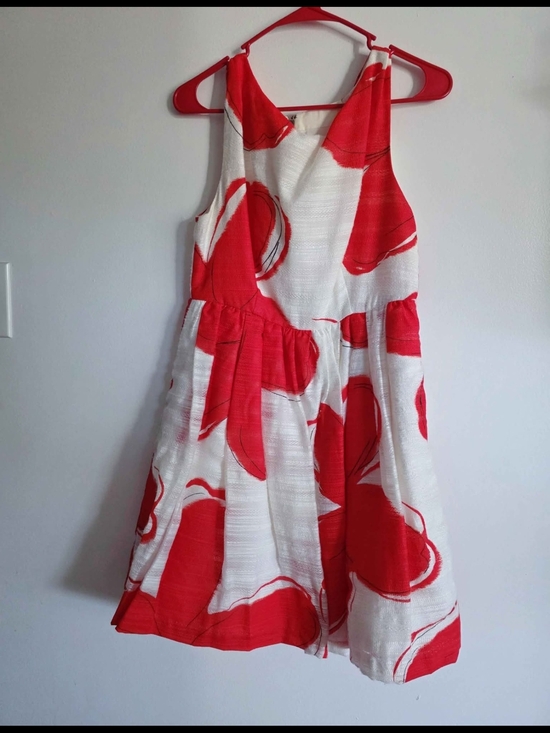 Alice + Olivia Dresses & Skirts - Alice + Olivia Red and White Floral Fit-and-Flare Dress